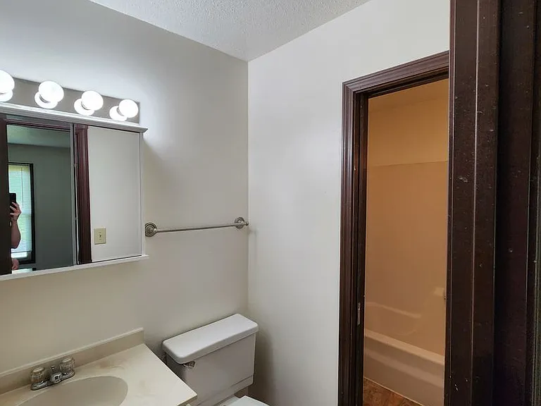 733-739-745 Longmeadow Ln — Photo 11