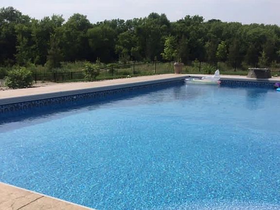 4th image of 359 Riverside Cir