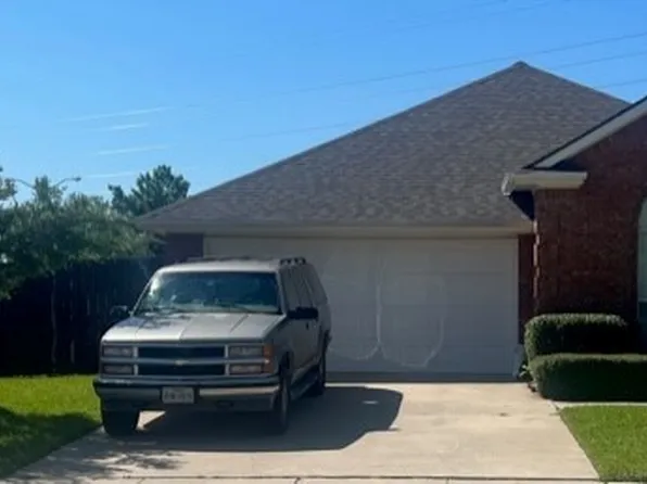 301 Chantilly Ct, Hurst, TX 76054