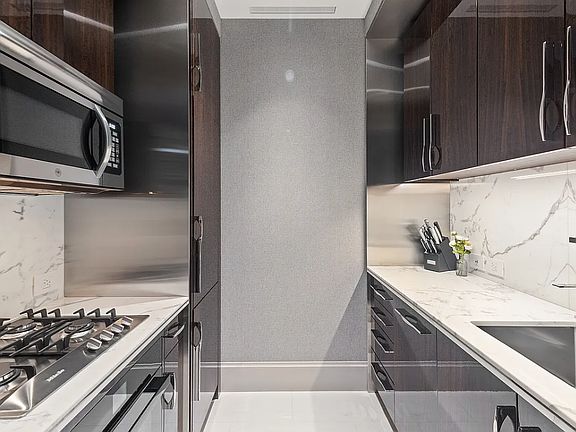 4th image of 217 W 57th St APT 34E