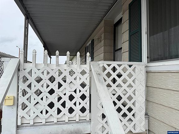 3rd image of 5422 Portland Rd NE Unit 24