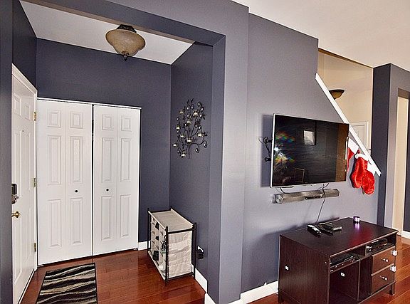 2nd image of 2472 Hanbury Ln