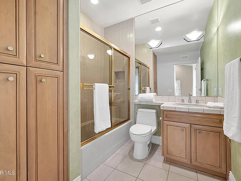 1687 Castlebridge Ct — Photo 35