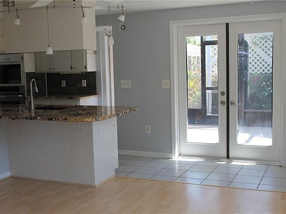 3rd image of 3528 Jaffa Dr