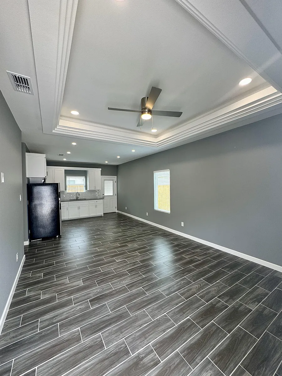 Building Photo - 3000 W Driftwood St #3