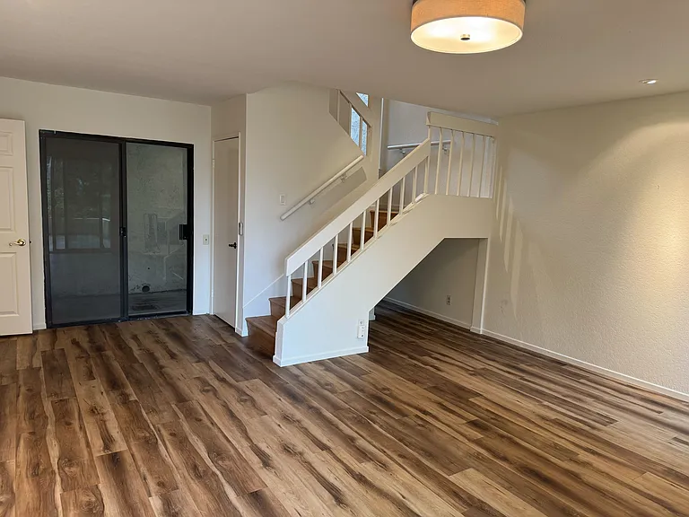 26571 Lucinda — Photo 43