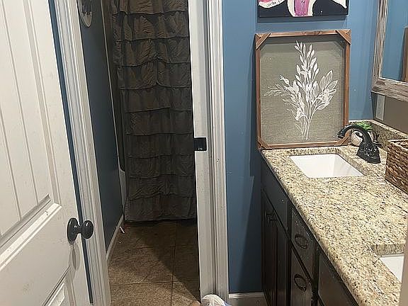 2nd bathroom