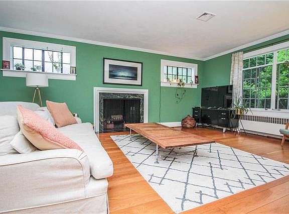 4th image of 917 Hillside Ave