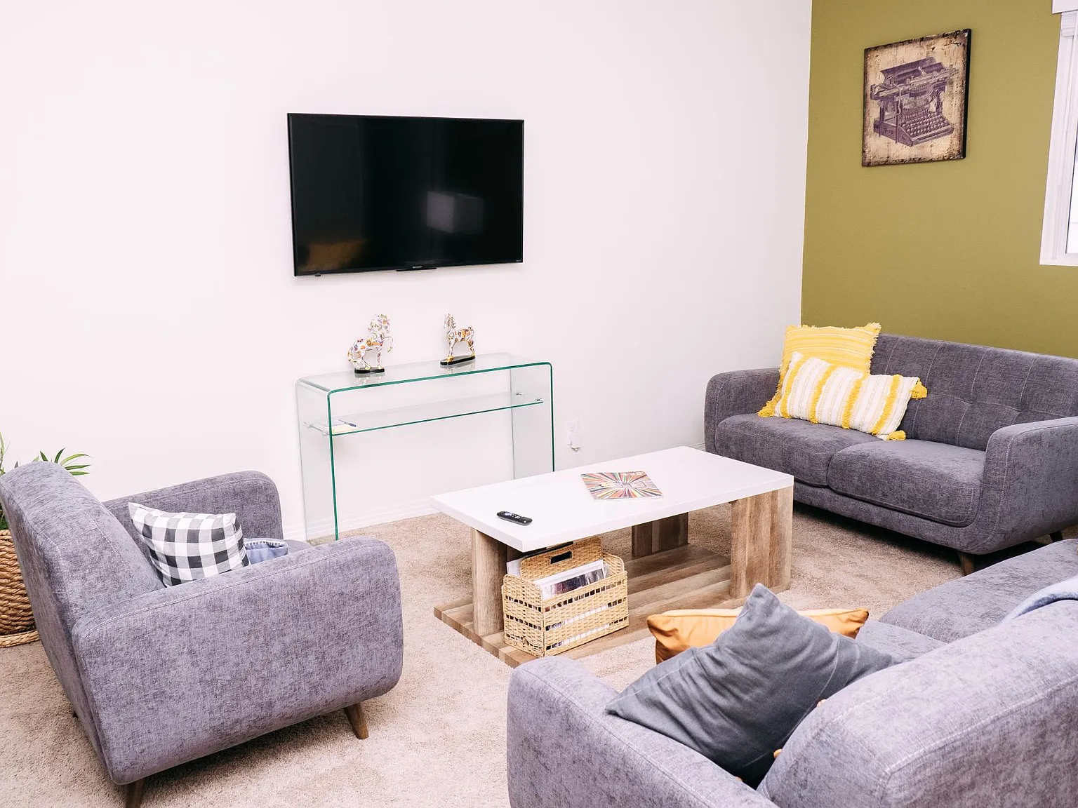 2 bed, 769 sqft, $6,000 — Photo 4