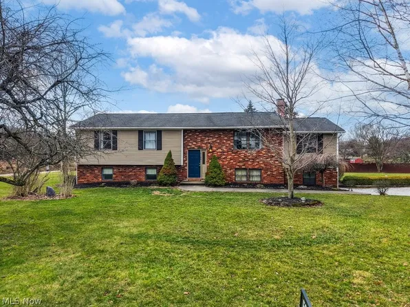 2190 Waterbury Dr, Uniontown, OH 44685