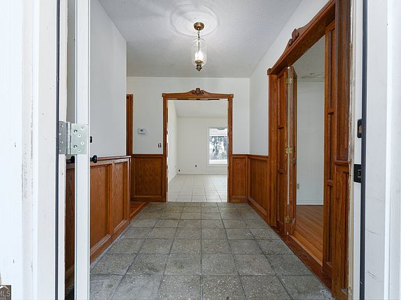 2nd image of 815 Devon Dr