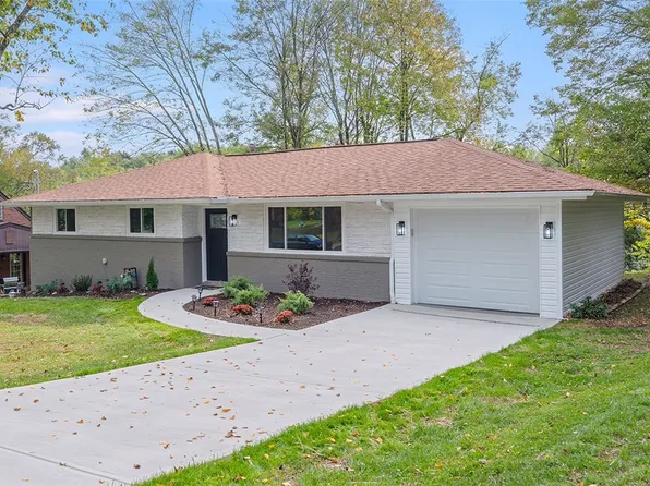 302 McKinney Dr, Coraopolis, PA 15108