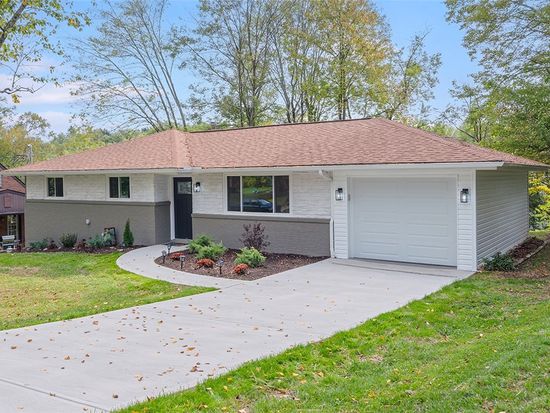 302 McKinney Dr, Coraopolis, PA 15108