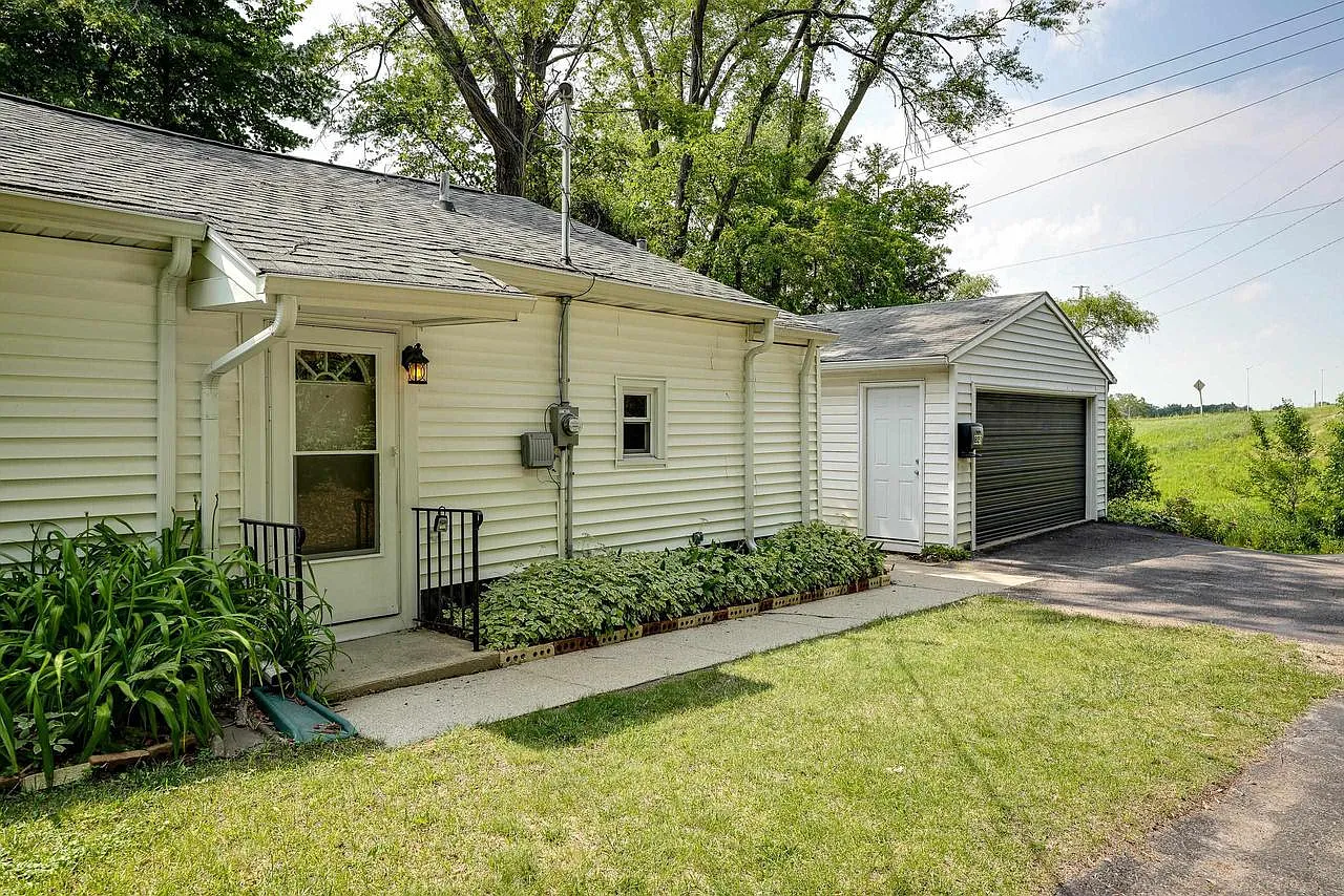821 Gary Street photo 1