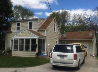 5321 Hickman Rd, Des Moines, IA 50310