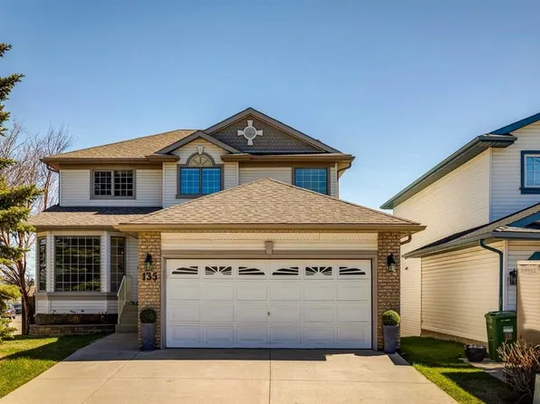 135 SW Sceptre Close NW, Calgary, AB T3L 1Y2