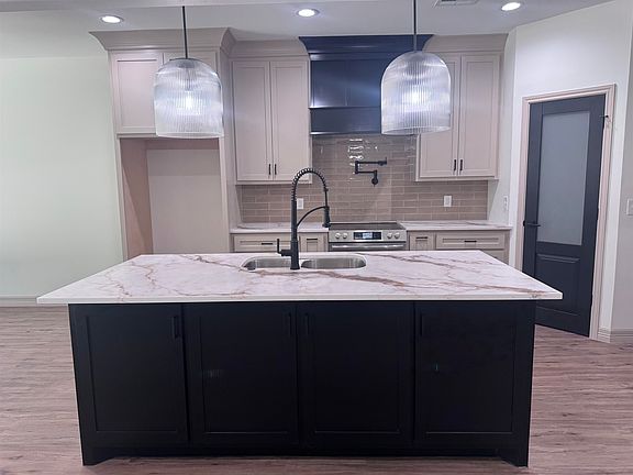 4th image of 7850 Pixie Ln