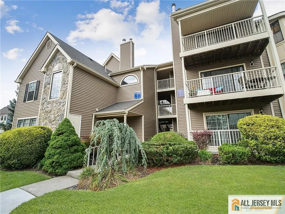 39 Lear Ct
