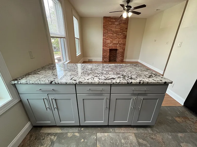 837 Highview St #2 — Photo 5