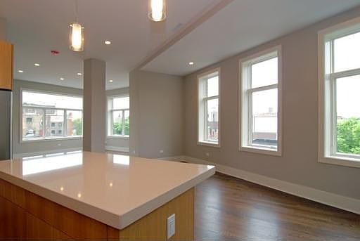 3rd image of 1740 W Cornelia Ave #201