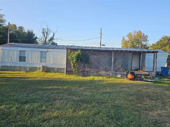 211 Edwards Dr, Kirbyville, MO 65679