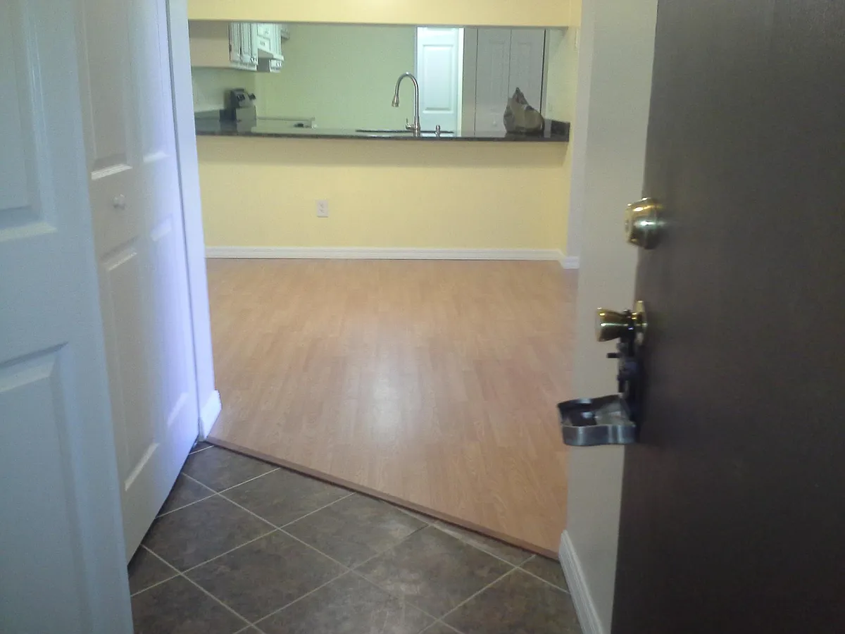 Building Photo - 602 Kenwick Cir #205