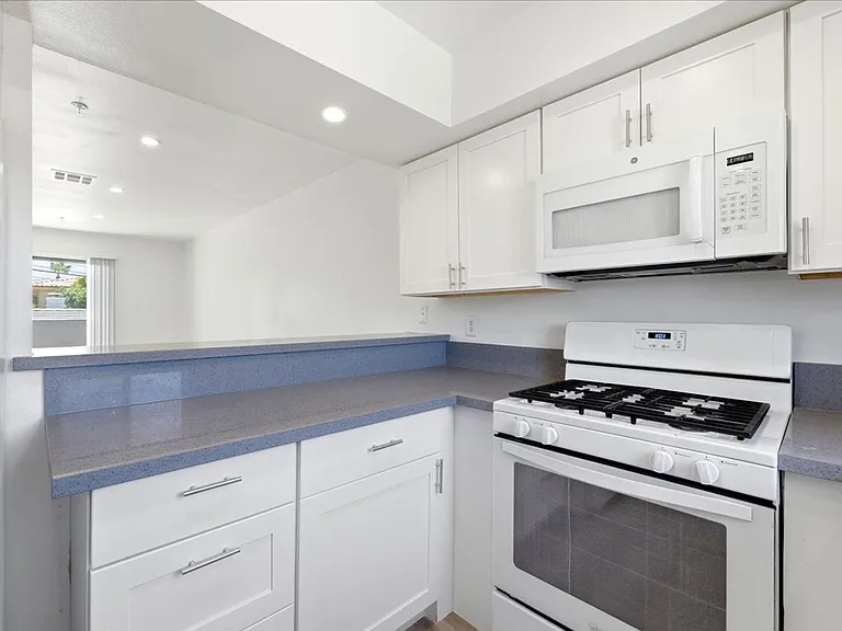 44441 San Rafael Avenue — Photo 3