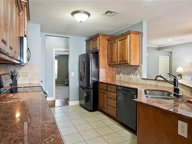1200 Medway Ln — Photo 10
