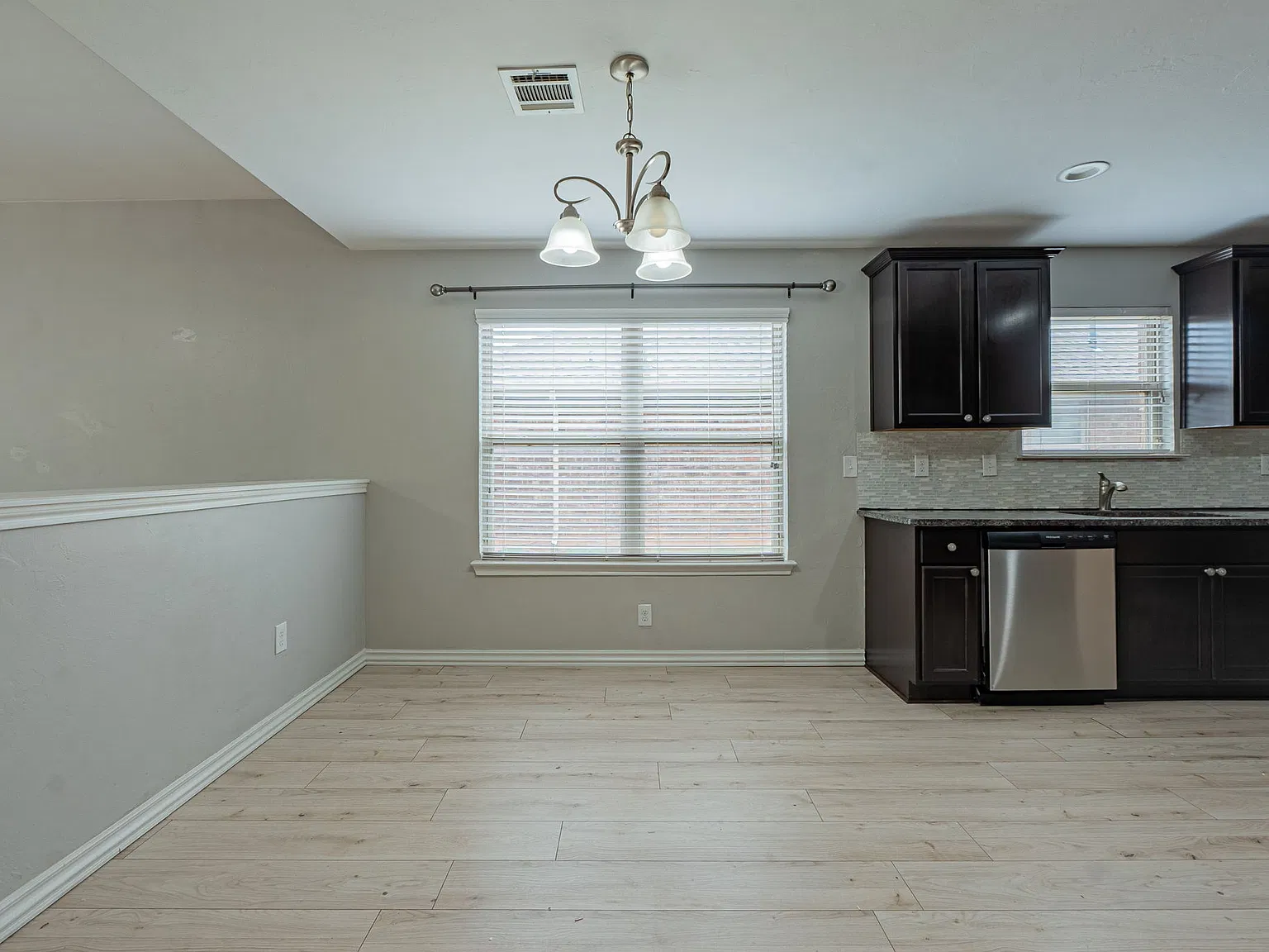 5 bed, 3.5 bath, 2208 sqft, $2,500 — Photo 4