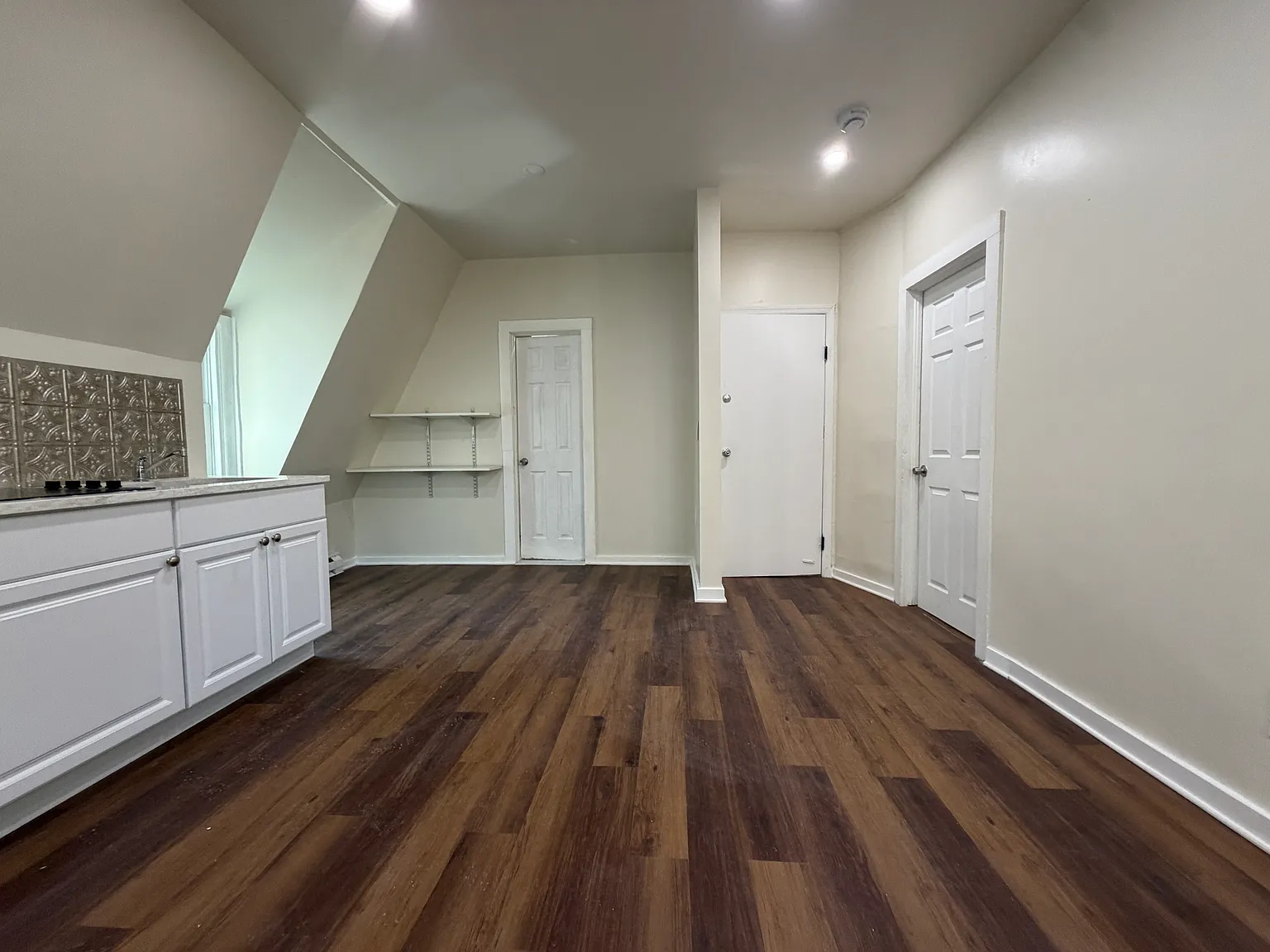194 Seymour Ave — Photo 4