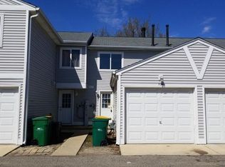 554 Meadow Green Ln, Round Lake Beach, IL 60073