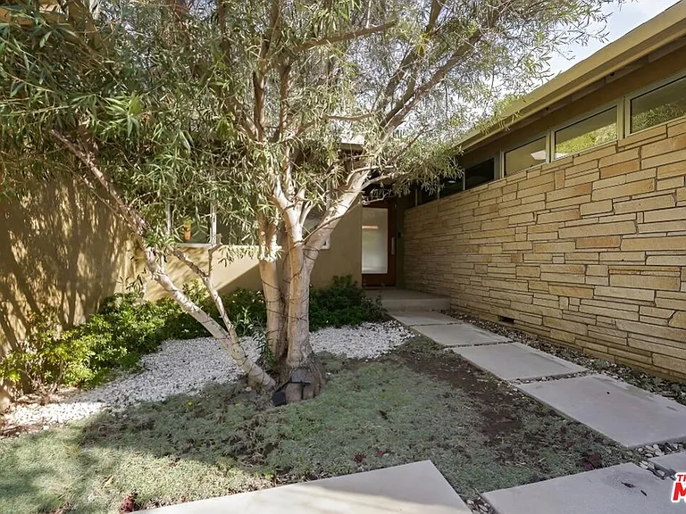 1700 San Ysidro Dr — Photo 3