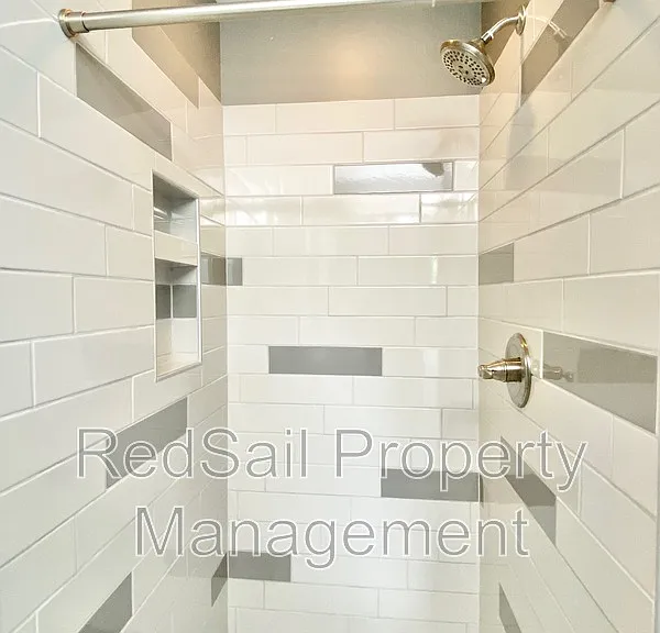 642 Kelso Dr — Photo 25