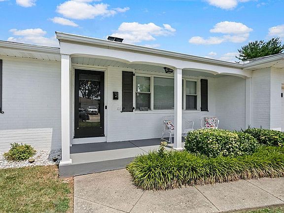 2nd image of 2698 Eugene Ave