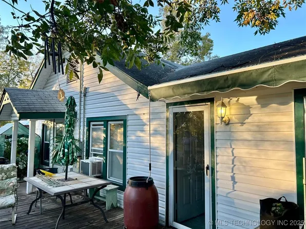 811 W Clayton St, Hugo, OK 74743