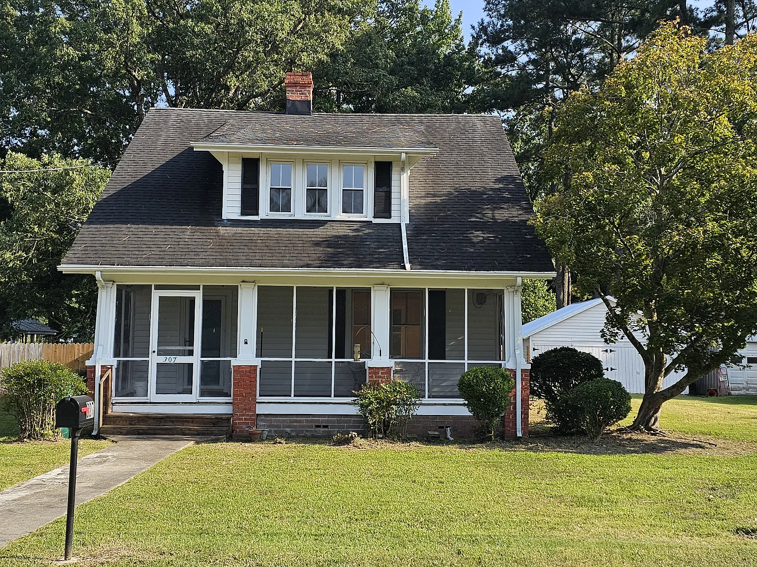 3 bed, 1.5 bath, 1332 sqft, $1,750 — Photo 1