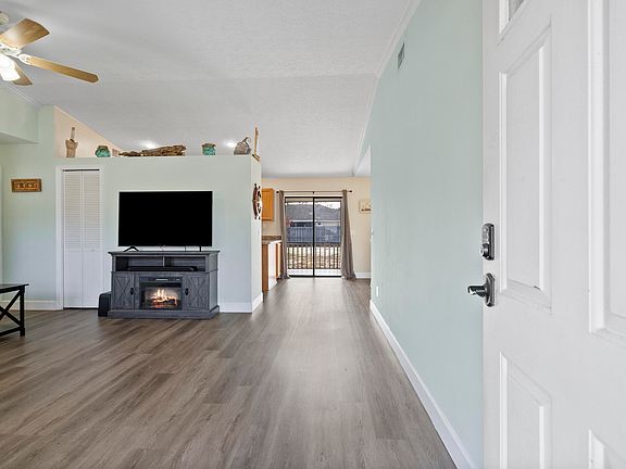 5th image of 822 SW Harvard Road