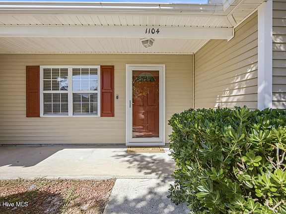 3rd image of 1104 Crestfield Way