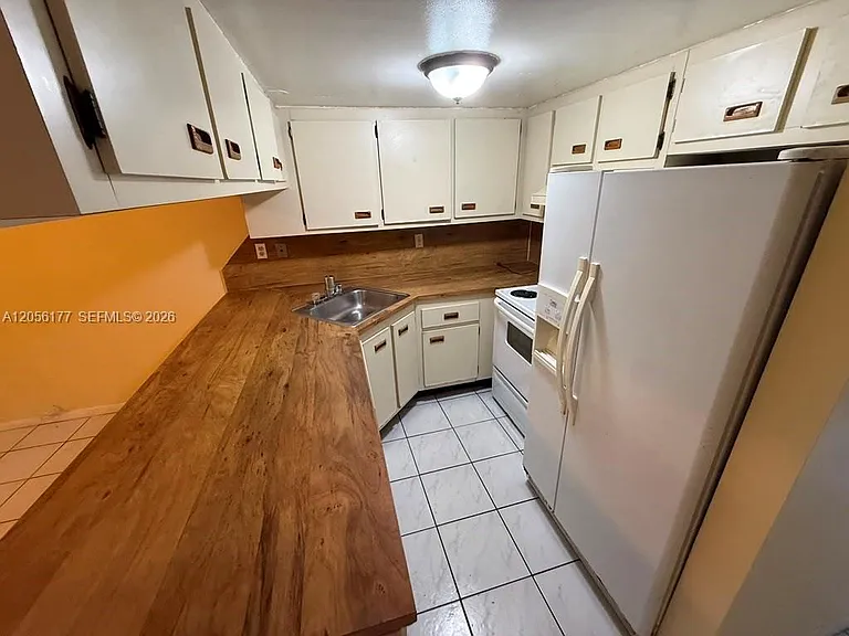 2560 W 53rd St #502 — Photo 8