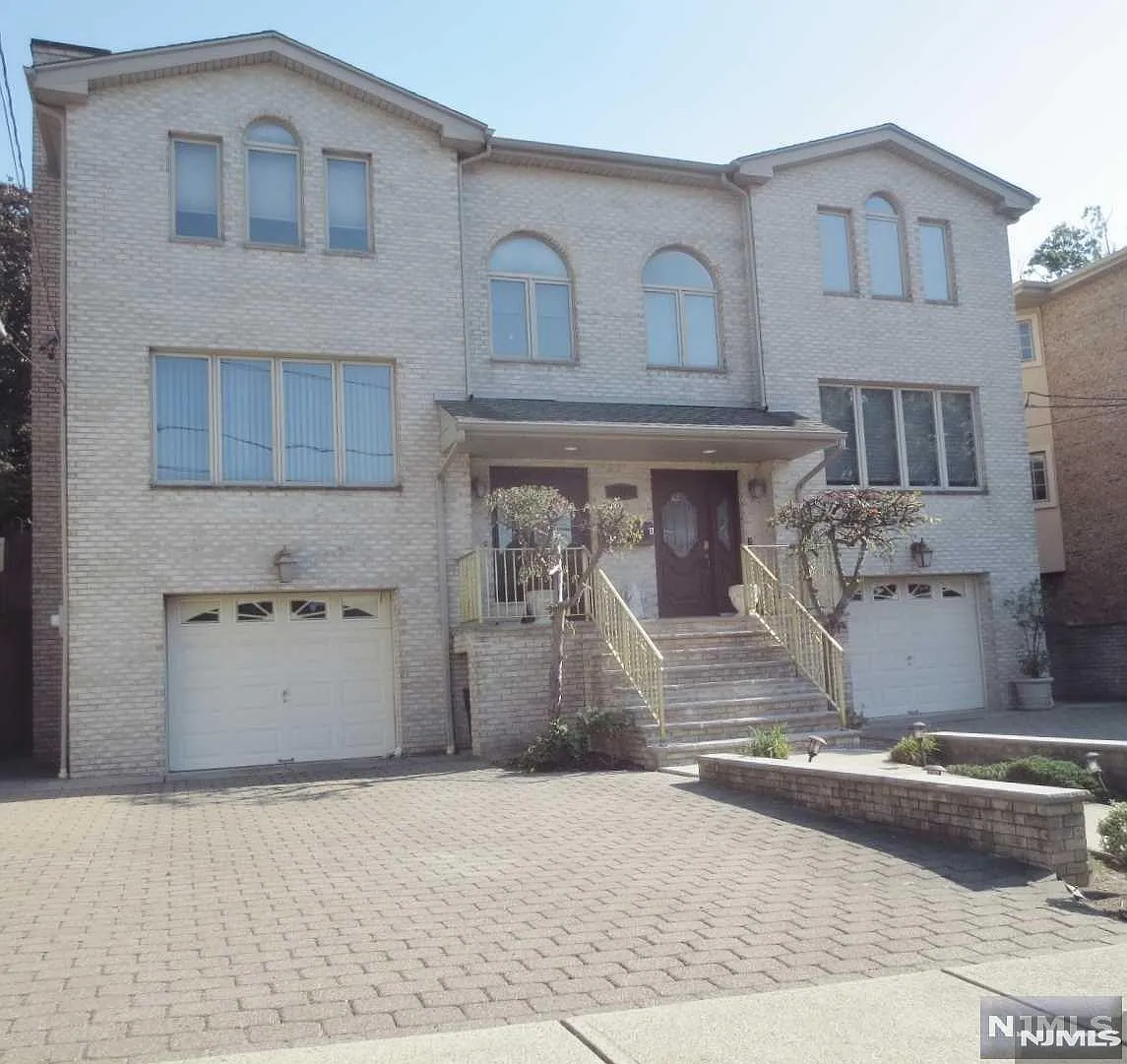 3 bed, 2.5 bath, 2186 sqft, $4,850 — Photo 1