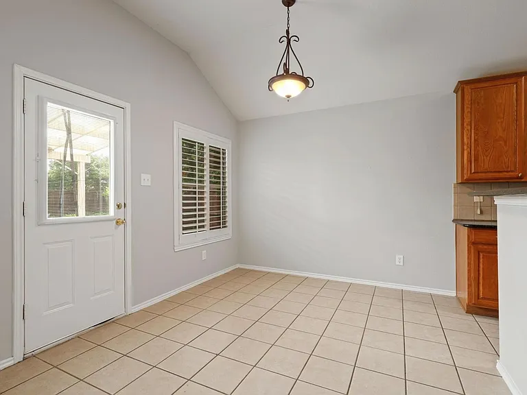 1534 Sleepy Hollow Dr — Photo 10