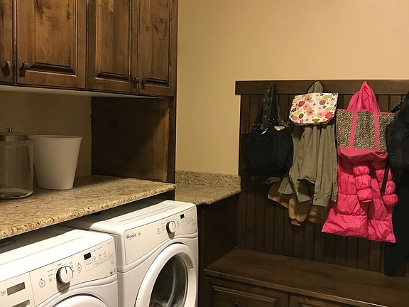 Laundry with granite top