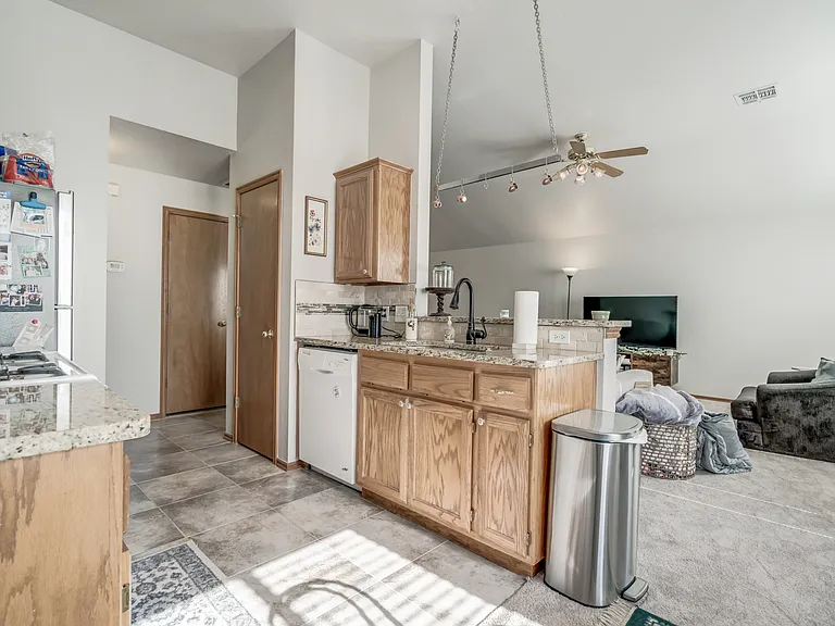 16232 Seminole Dr — Photo 40