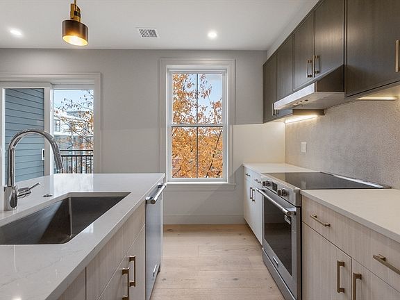 3rd image of 59 Spear St #302A