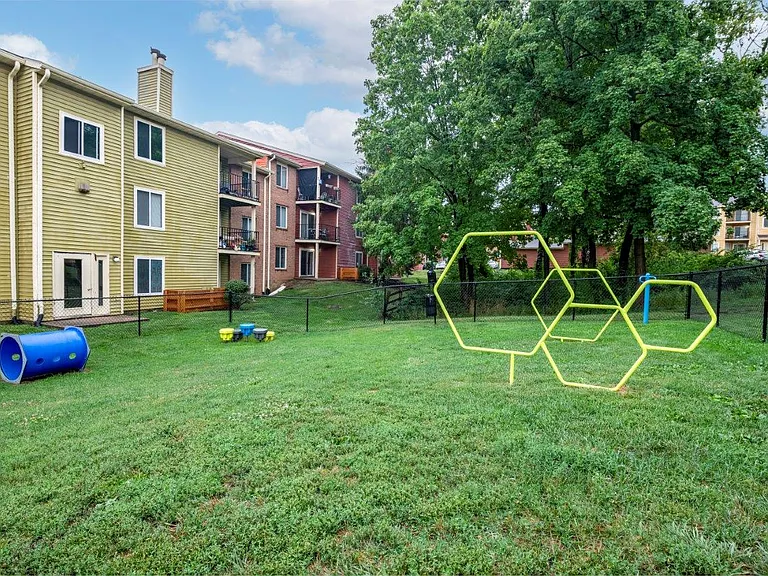Cobblestone Grove Apartment Homes — Photo 15