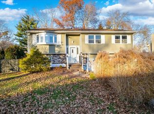 52 Sutton Park Rd, Poughkeepsie, NY 12603