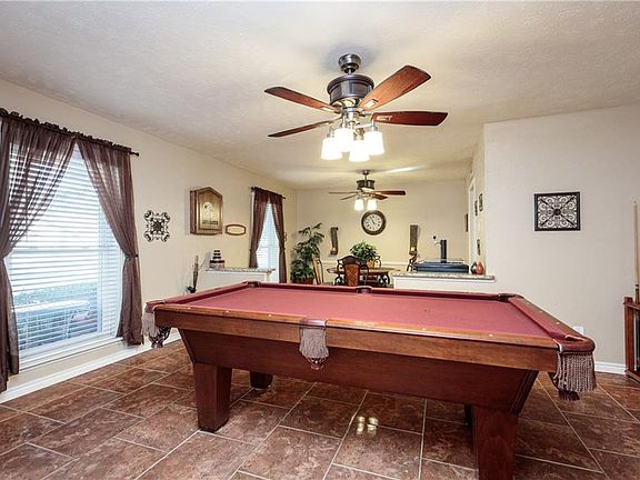 4th image of 705 Pinehill Ln
