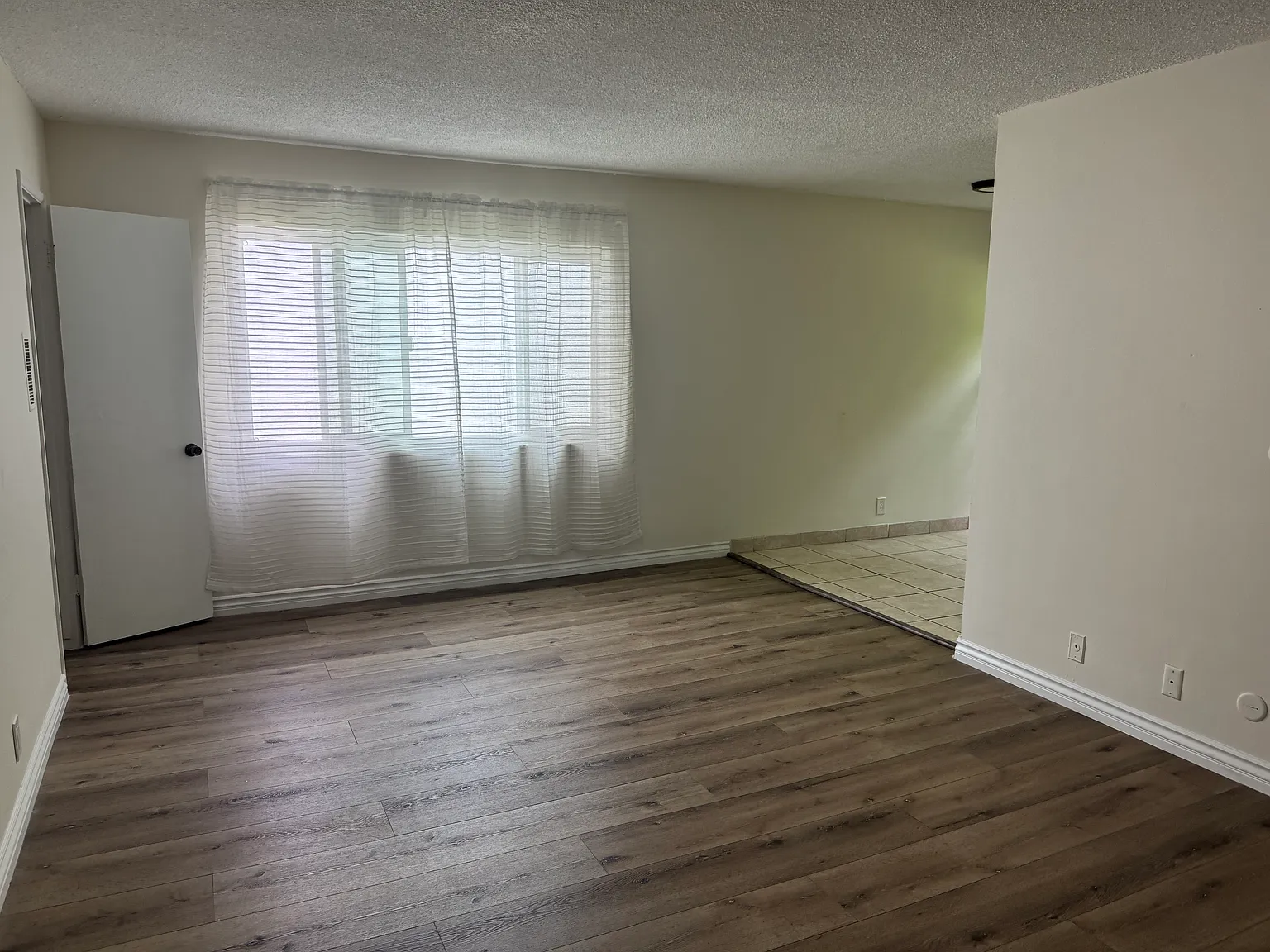 2 bed, 850 sqft, $2,775 — Photo 3