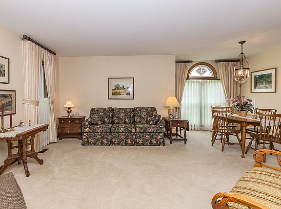 4th image of 8322 Woodridge Dr