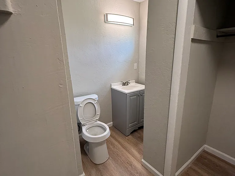 2011 NW Hoover Ave #2009-2 — Photo 7